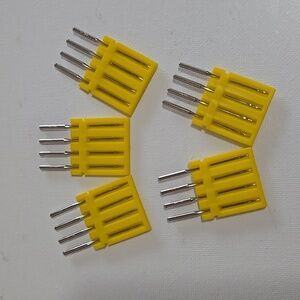 20 Universal Sewing Machine Needles Regular Point 14 (90/14)